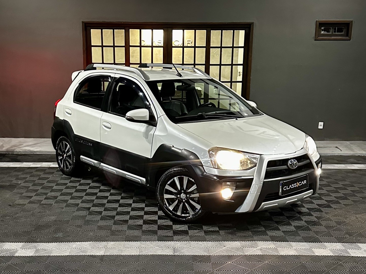 TOYOTA ETIOS CROSS