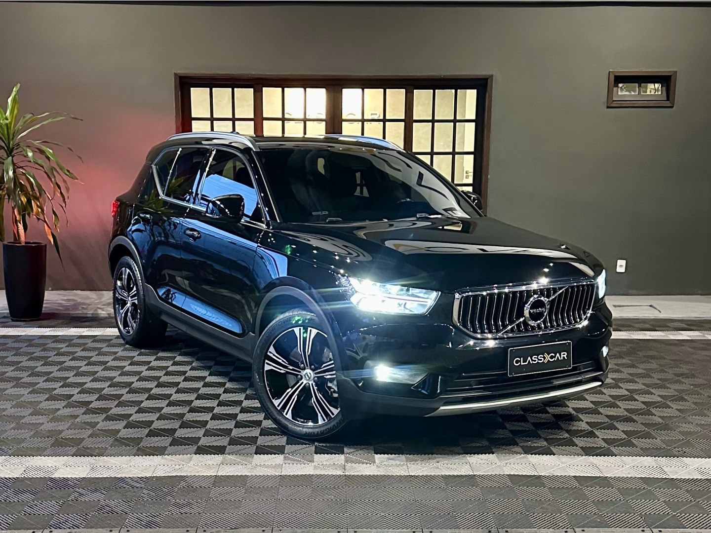 VOLVO XC40