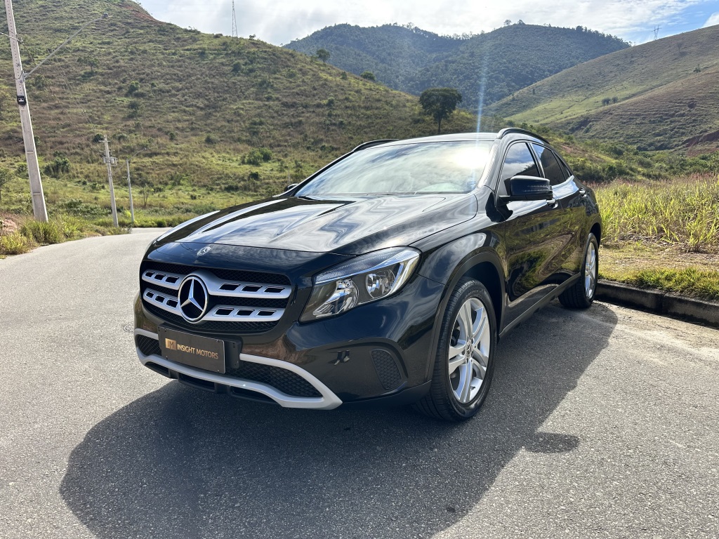 MERCEDES-BENZ GLA 200