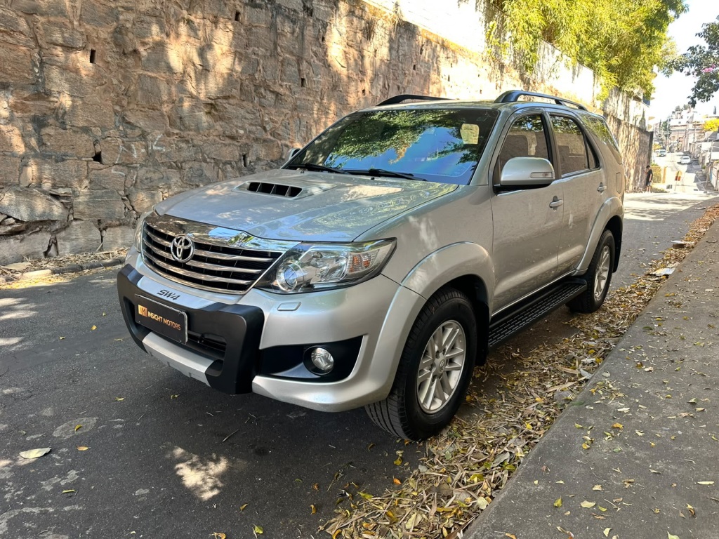 TOYOTA HILUX SW4