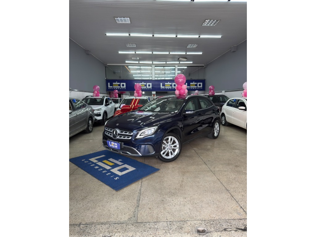 MERCEDES-BENZ GLA 200