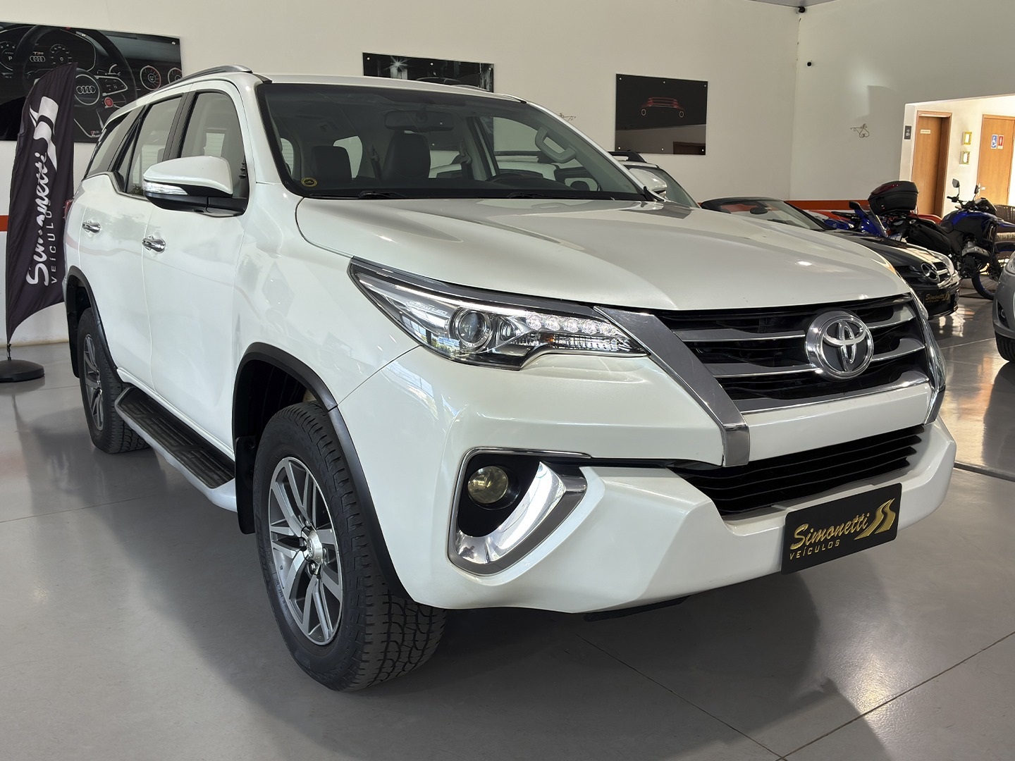TOYOTA HILUX SW4
