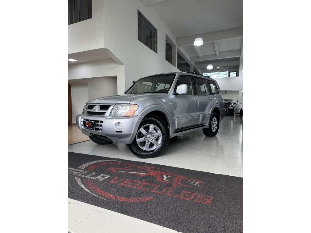 MITSUBISHI PAJERO FULL