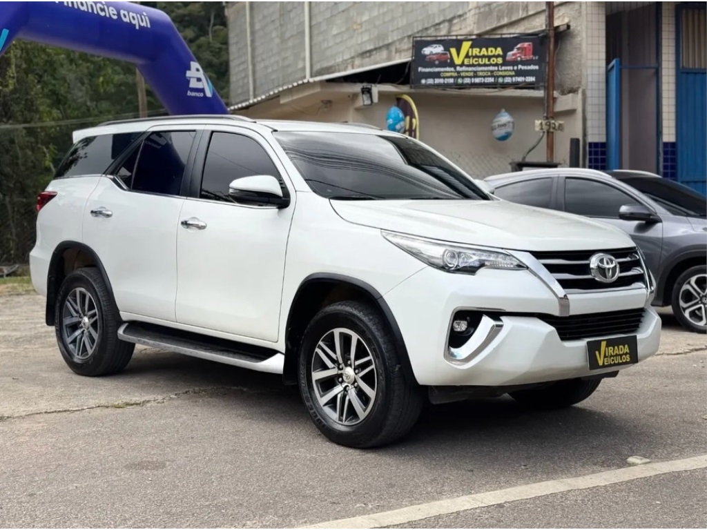 TOYOTA HILUX SW4