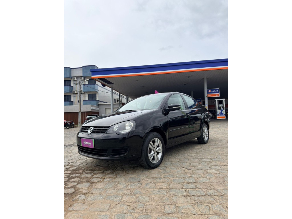VOLKSWAGEN POLO SEDAN