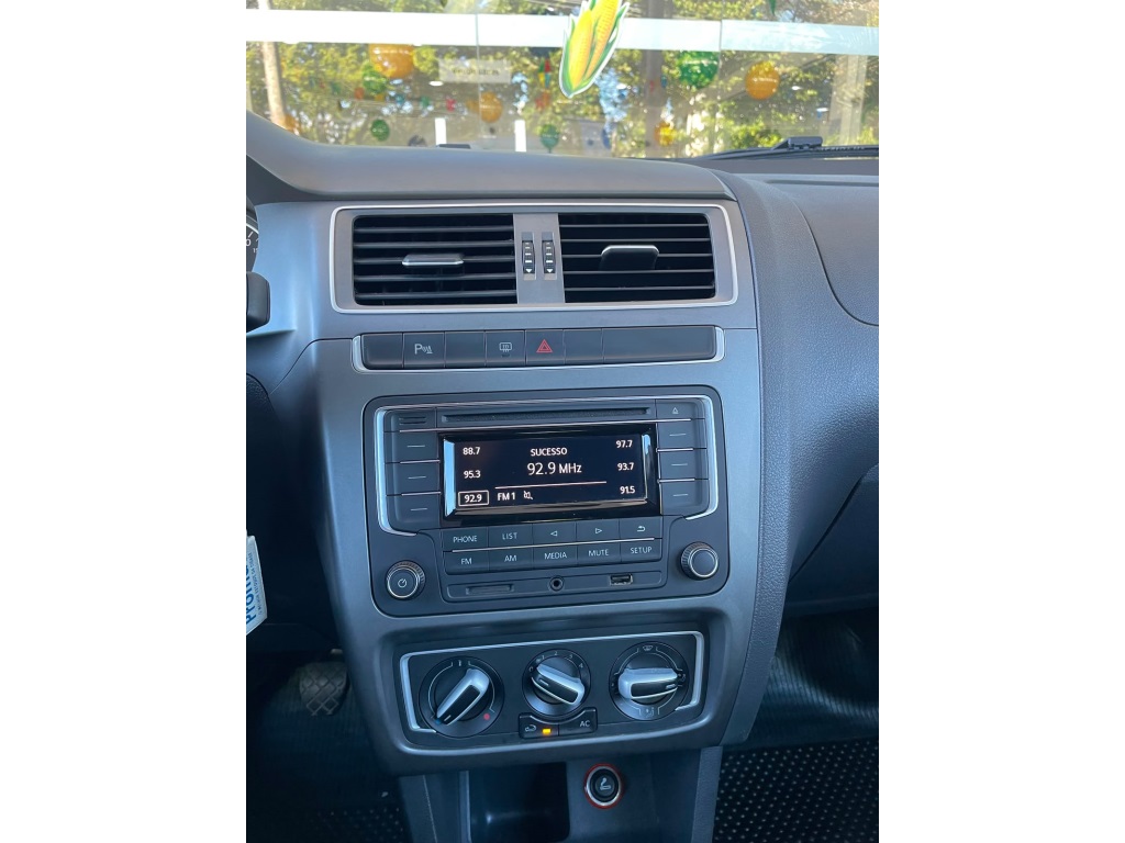 VOLKSWAGEN FOX 1.0 MPI TRACK 12V FLEX 4P MANUAL