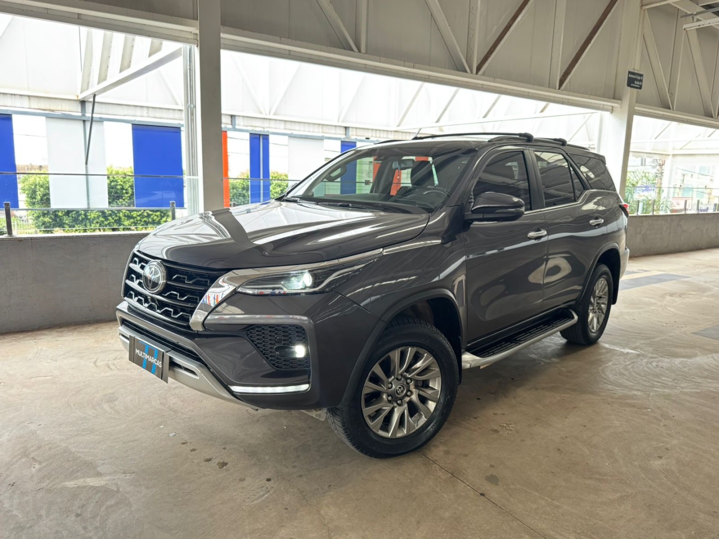TOYOTA HILUX SW4