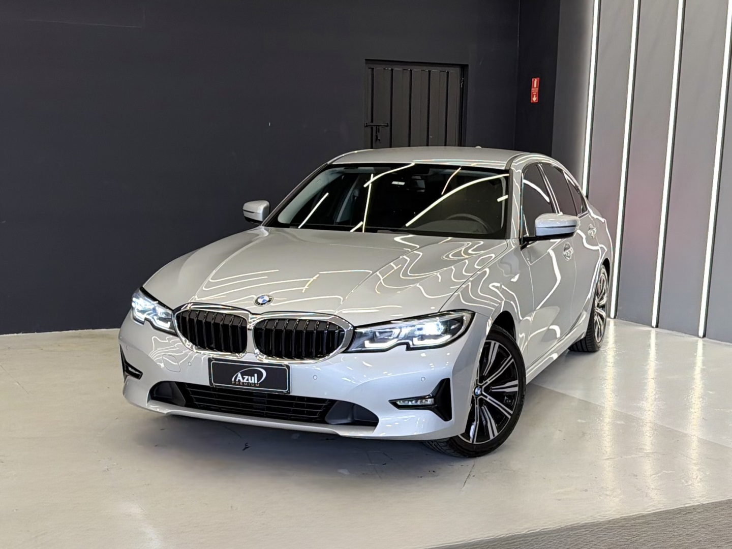 BMW 320i