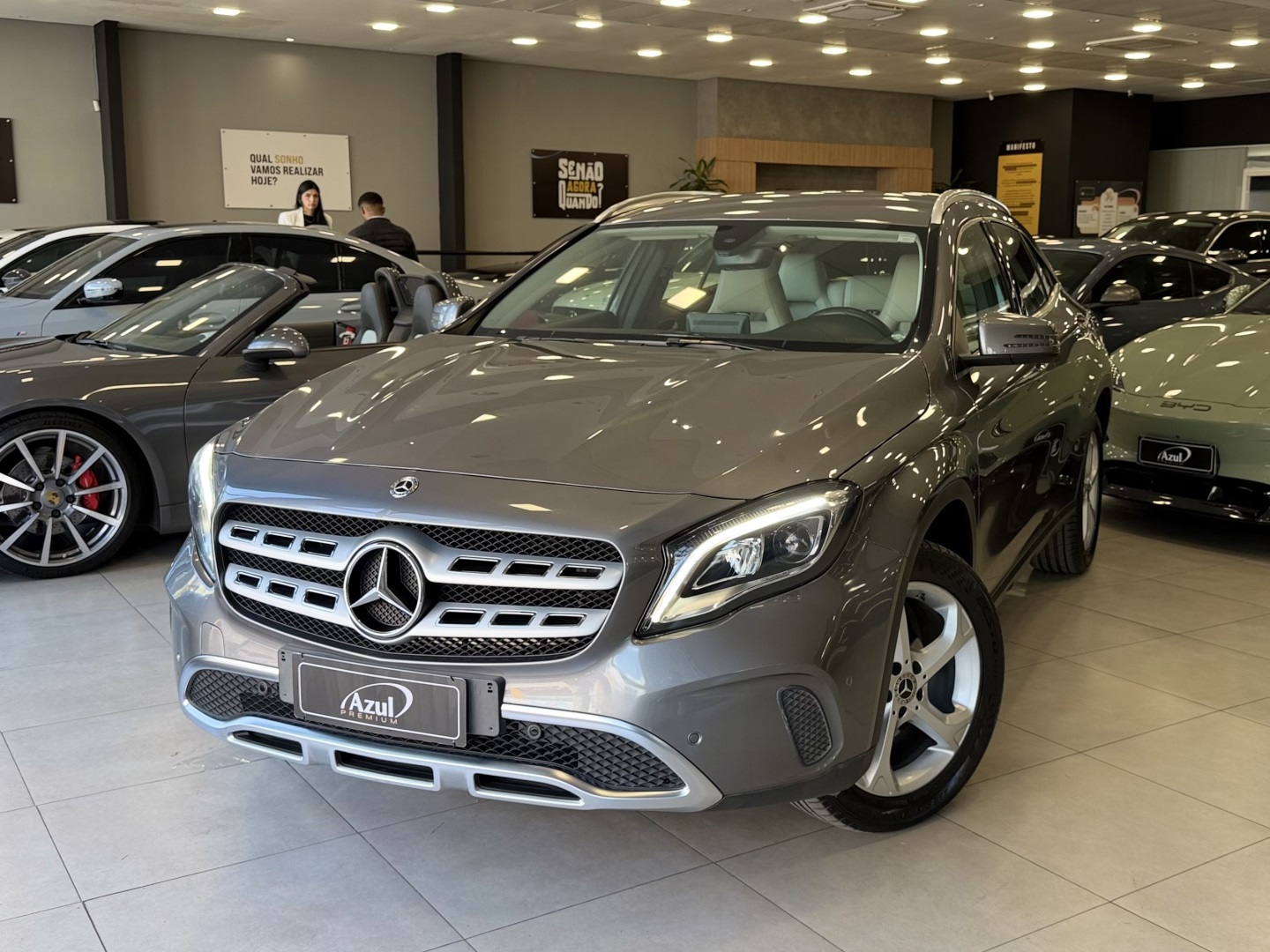 MERCEDES-BENZ GLA 200