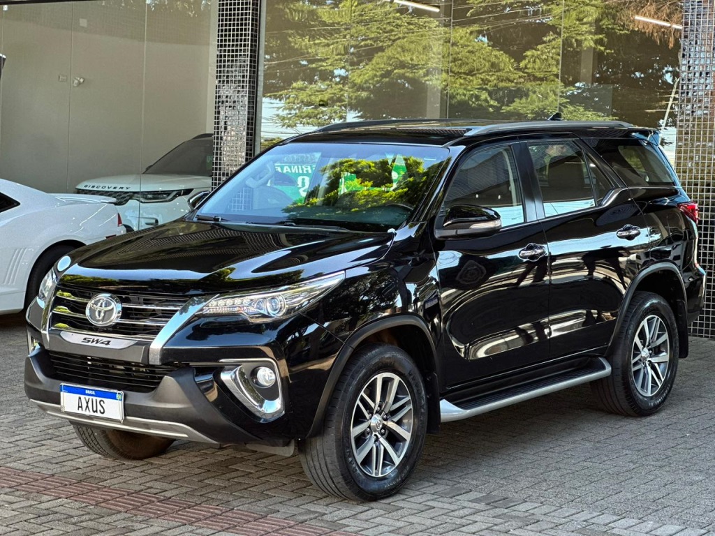 Toyota Hilux SW4 2017