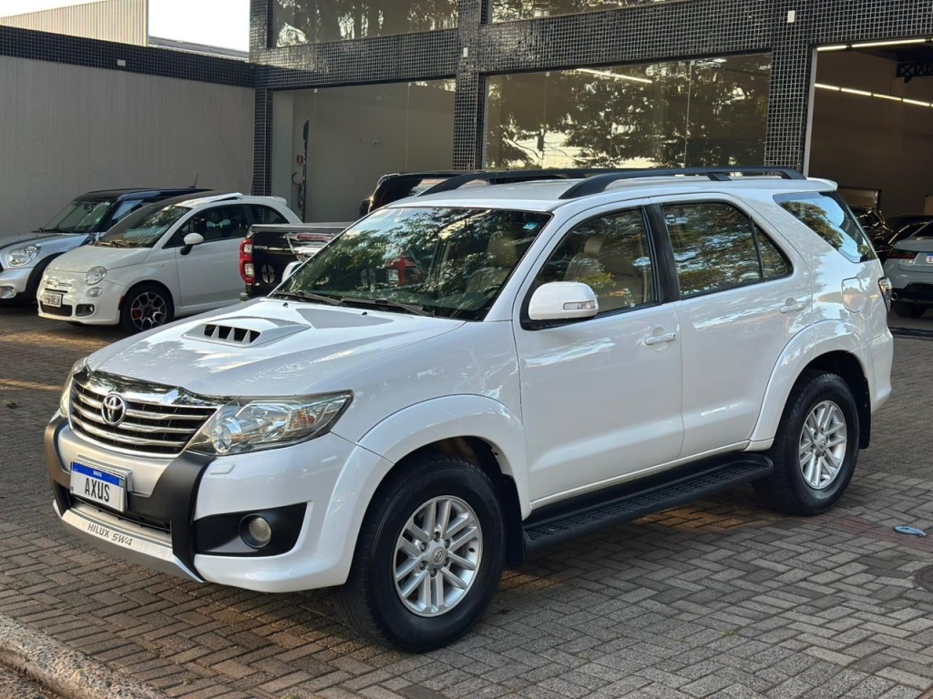 Toyota Hilux SW4 2013
