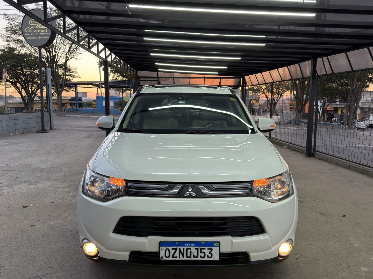 MITSUBISHI OUTLANDER