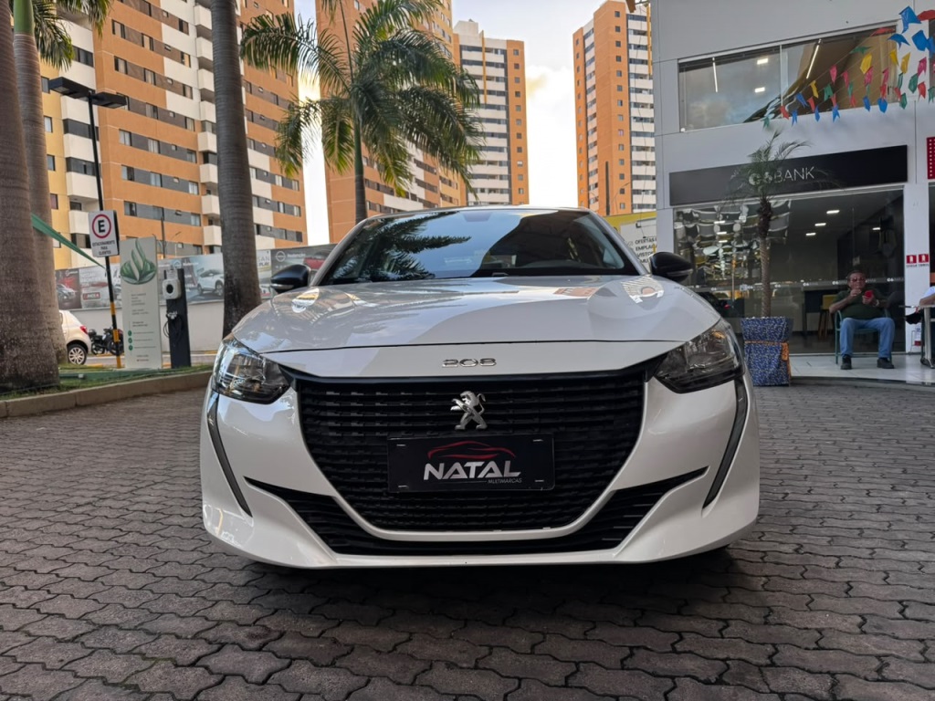 PEUGEOT 208