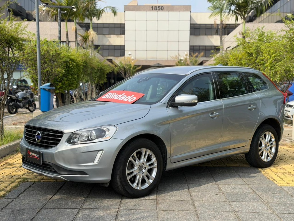 VOLVO XC60 2.0 T5 MOMENTUM GASOLINA 4P AUTOMÁTICO