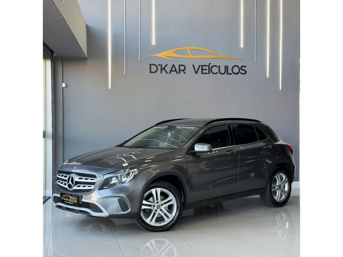 MERCEDES-BENZ GLA 200