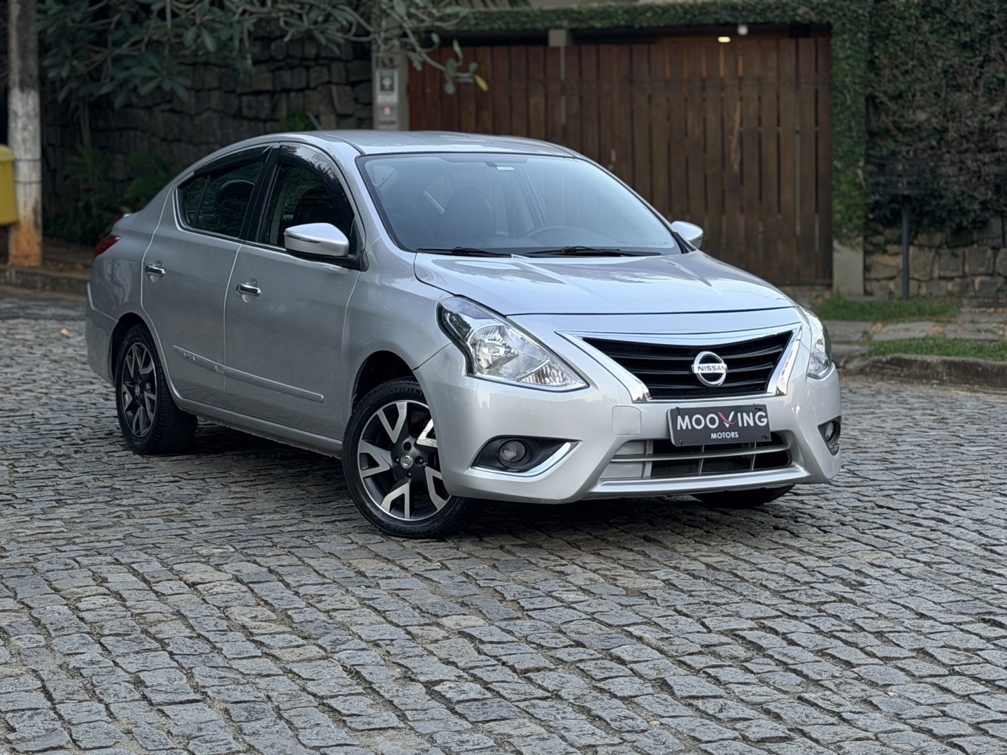 NISSAN VERSA