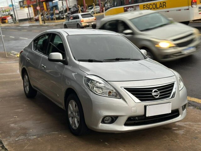 NISSAN VERSA