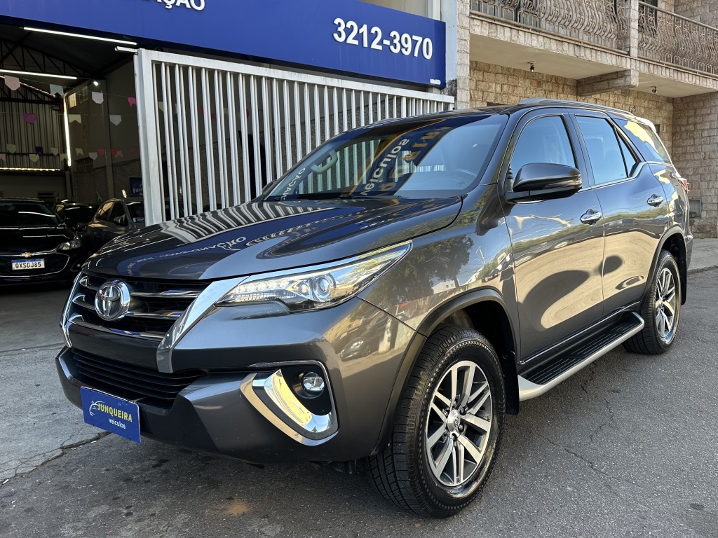 TOYOTA HILUX SW4