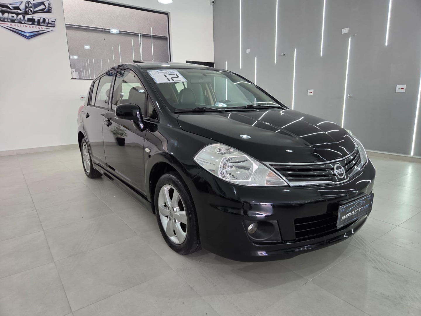 NISSAN TIIDA