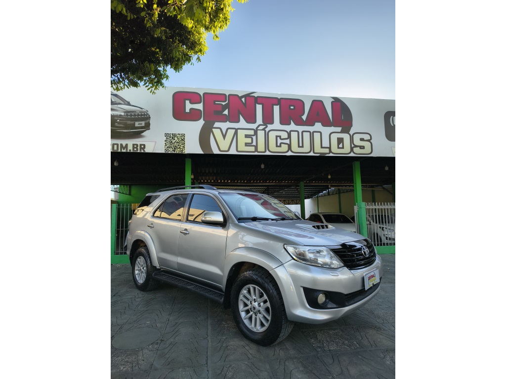 TOYOTA HILUX SW4
