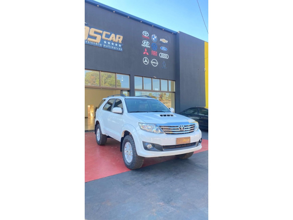 TOYOTA HILUX SW4