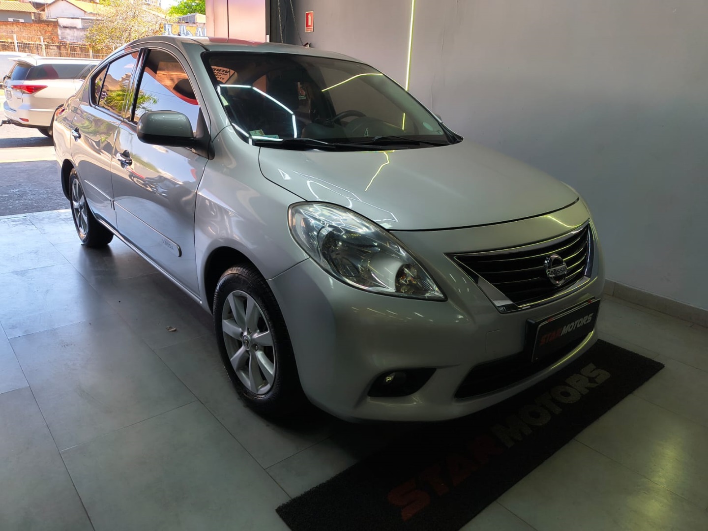 NISSAN VERSA