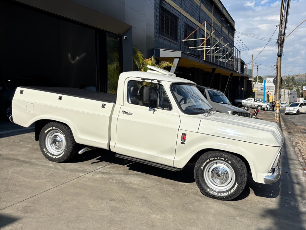 CHEVROLET D10