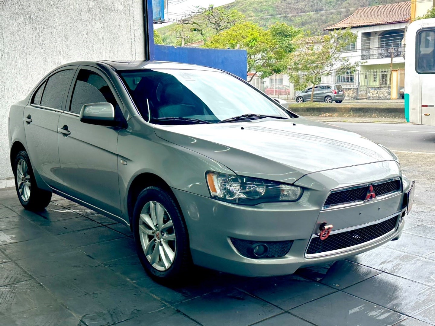 MITSUBISHI LANCER
