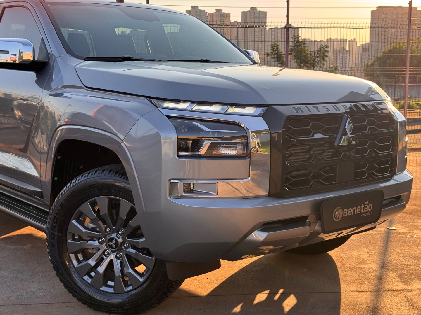 MITSUBISHI TRITON