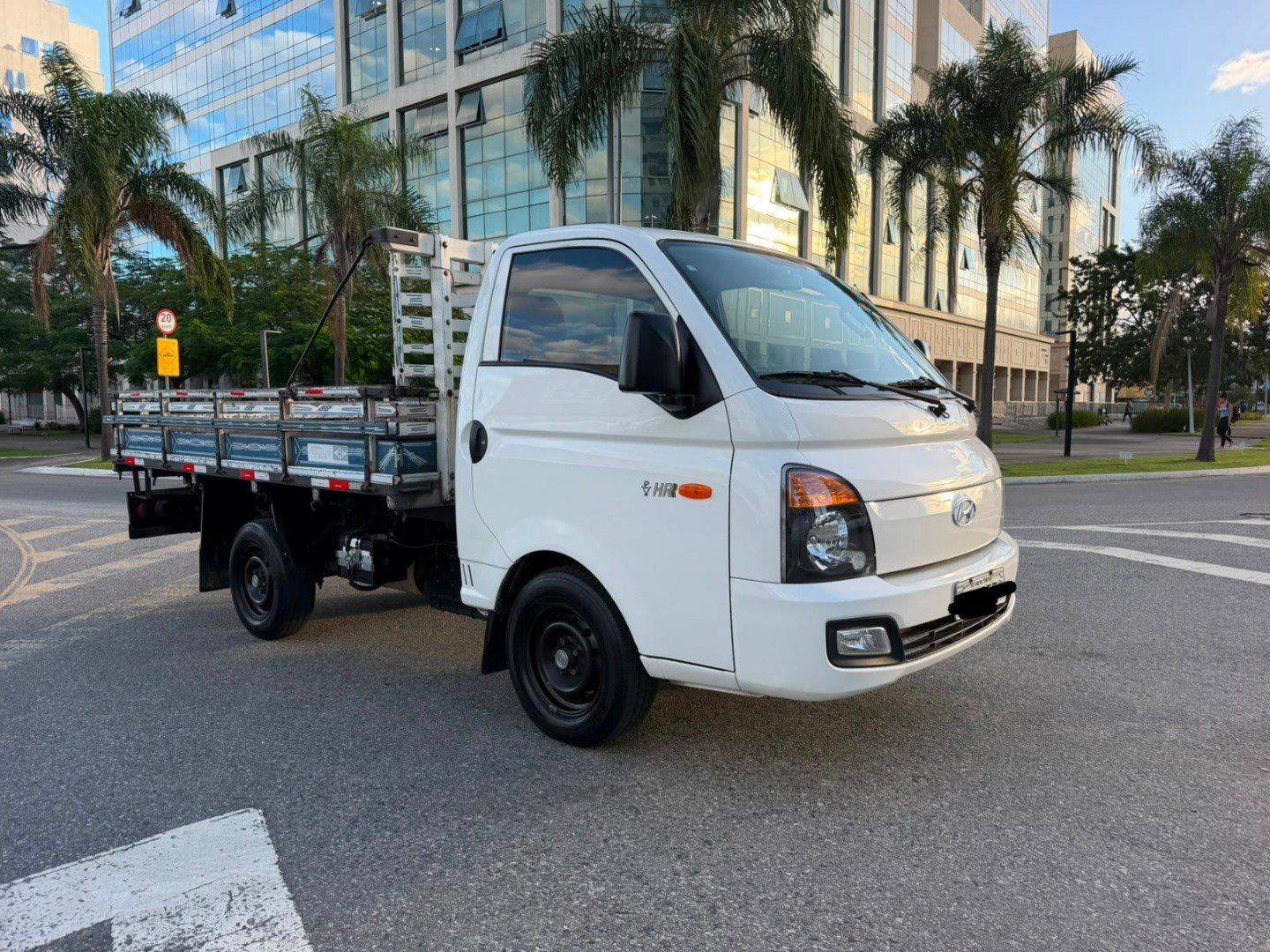 HYUNDAI HR