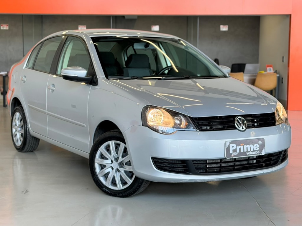 VOLKSWAGEN POLO SEDAN
