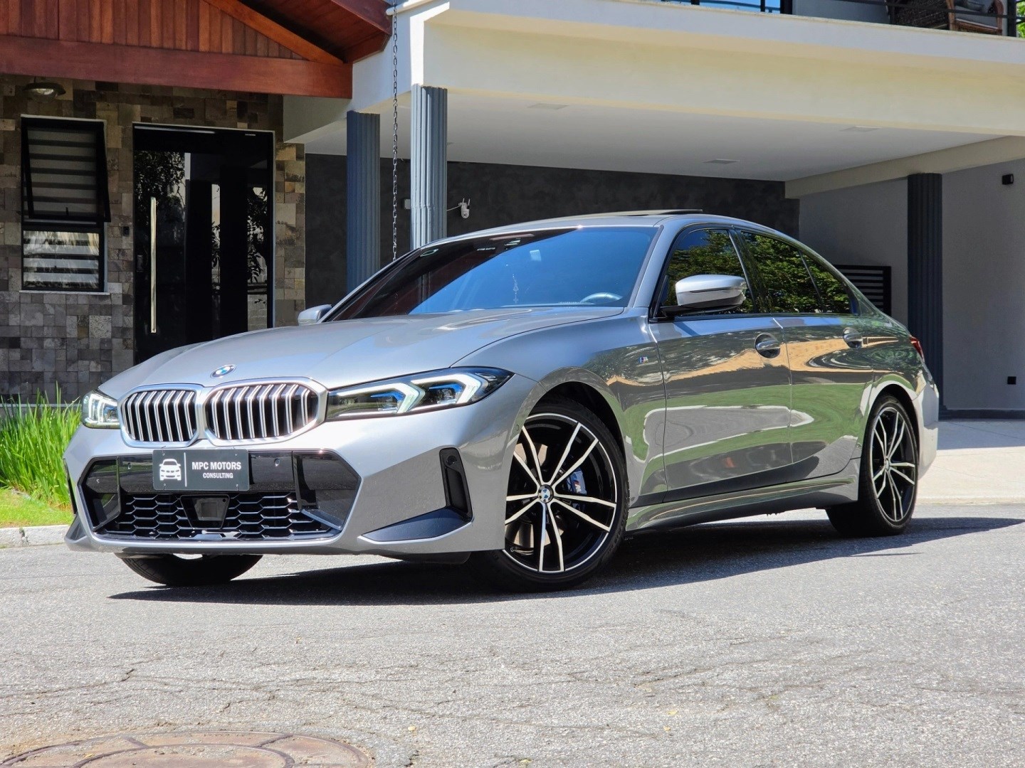 BMW 320i