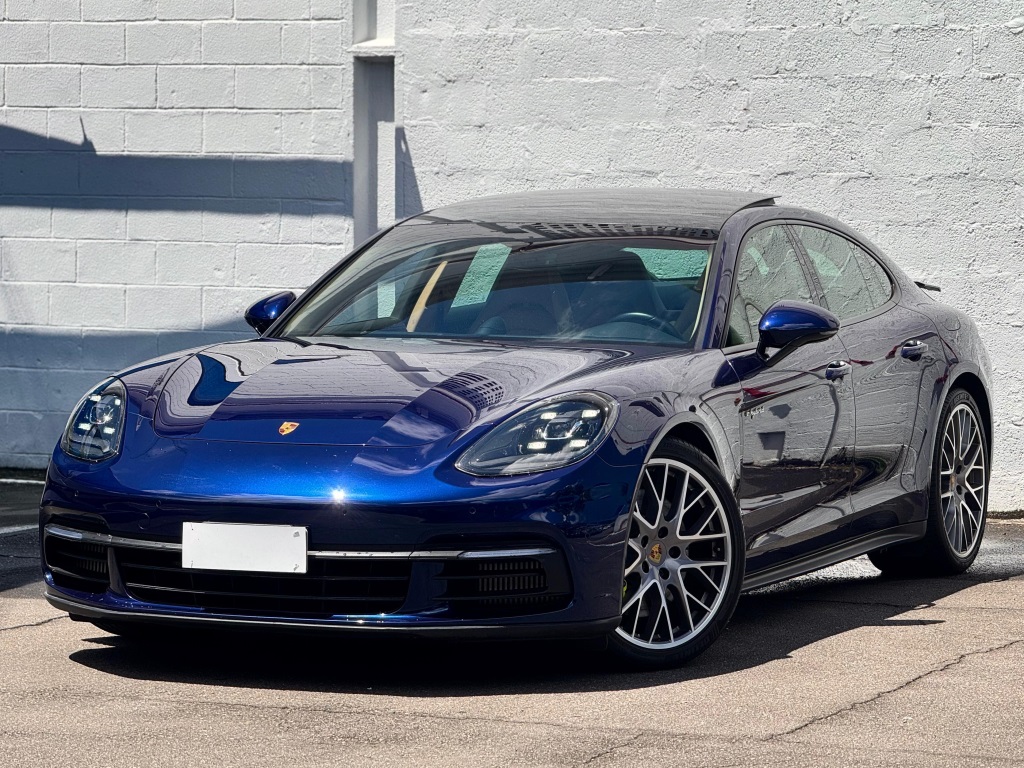 PORSCHE PANAMERA