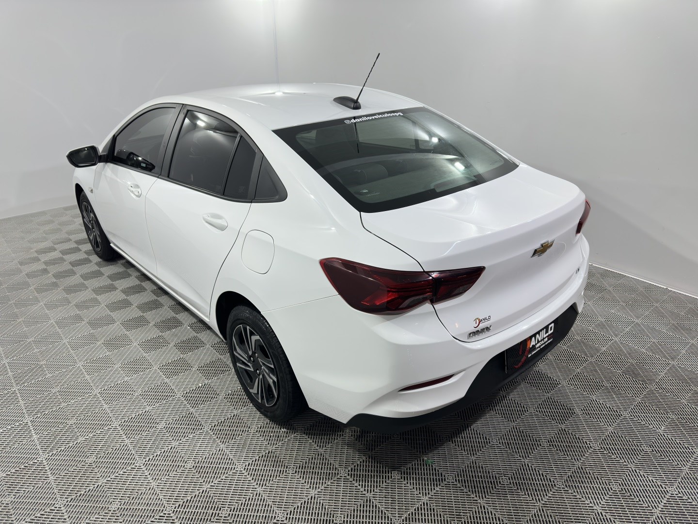 Chevrolet Onix Plus Plus LT 1.0 12V Flex 4P Mec. - foto 4