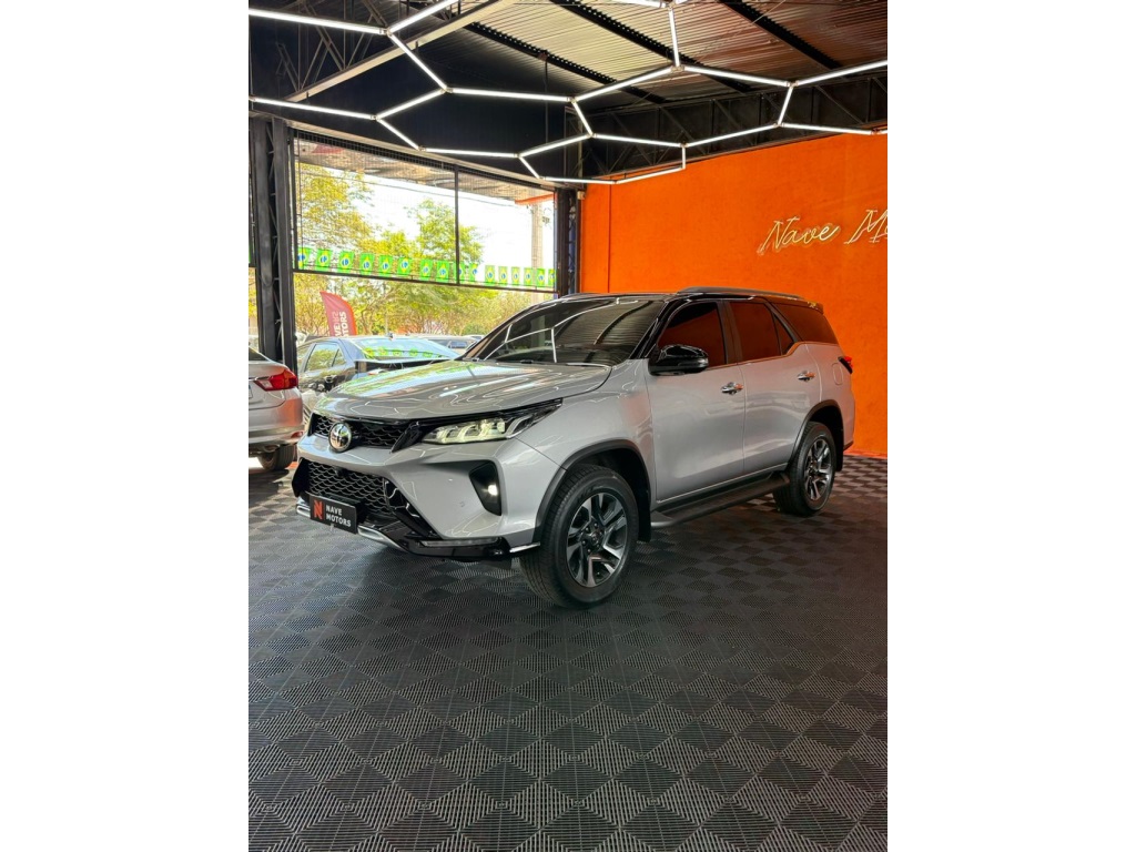 TOYOTA HILUX SW4