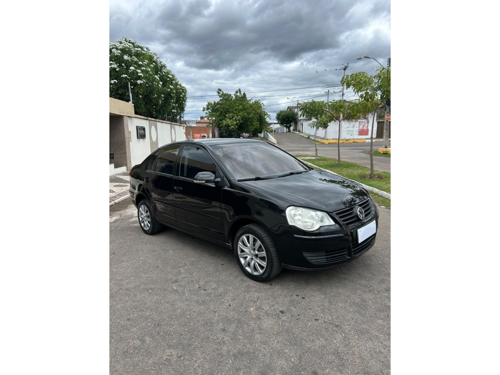 VOLKSWAGEN POLO SEDAN