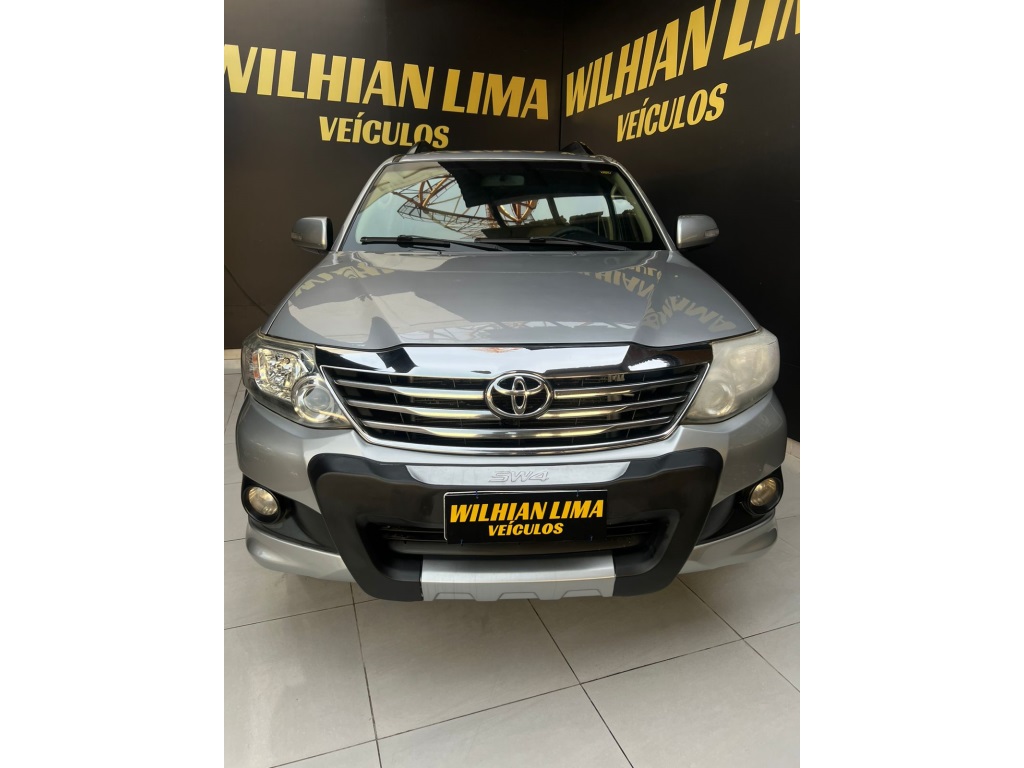 TOYOTA HILUX SW4