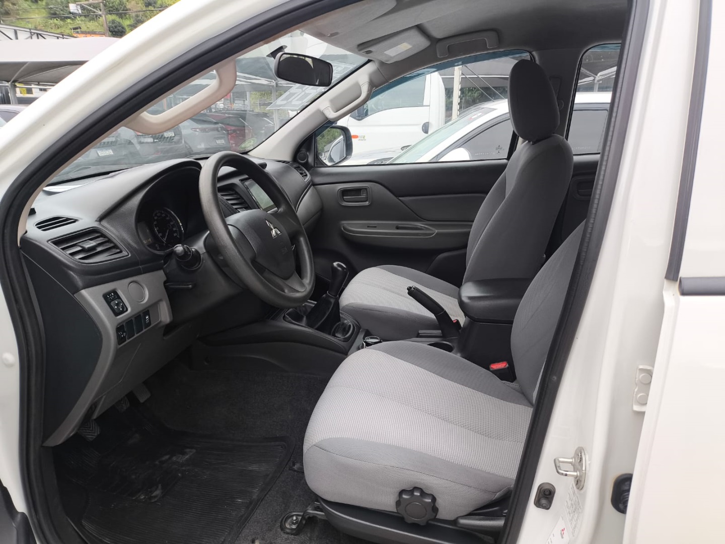L200 TRITON 2.4 SPORT GL 4X4 MT 4P AR DH 4X48