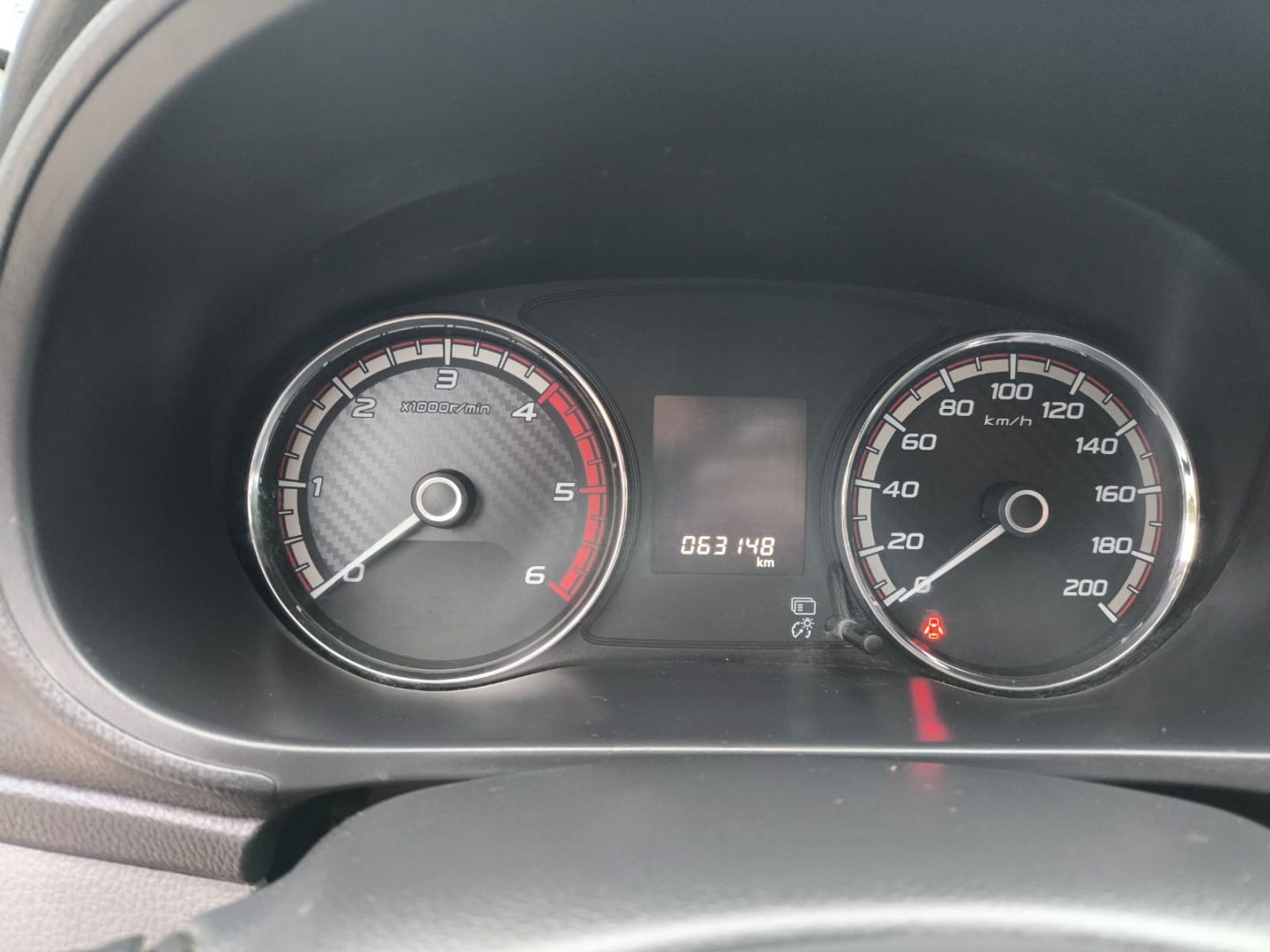 L200 TRITON 2.4 SPORT GL 4X4 MT 4P AR DH 4X49