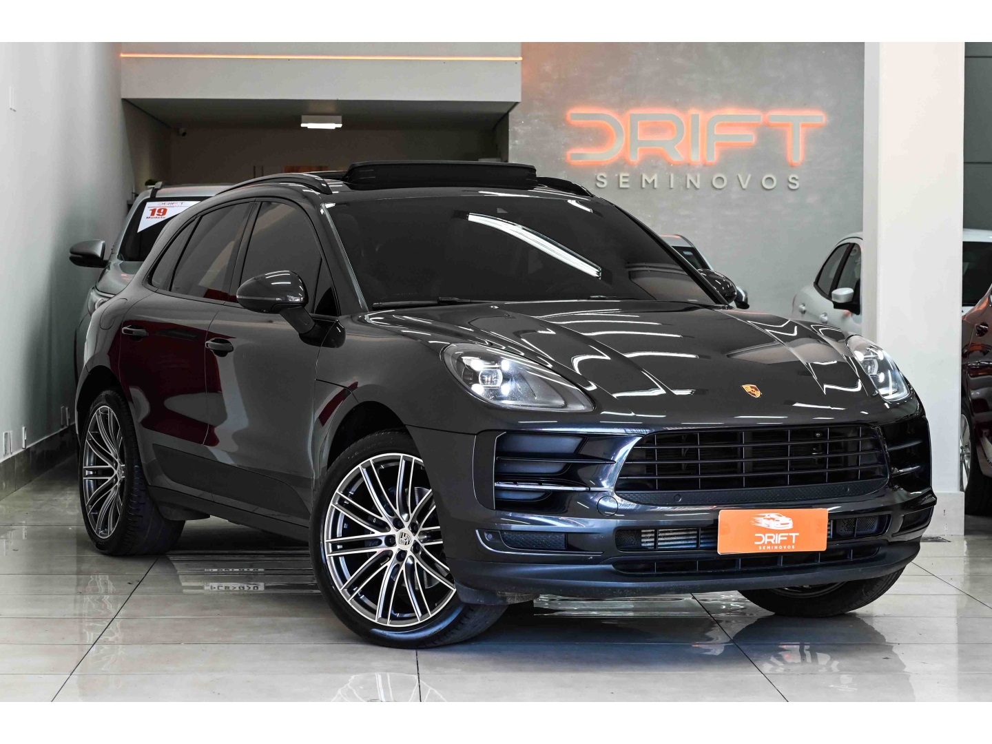PORSCHE MACAN