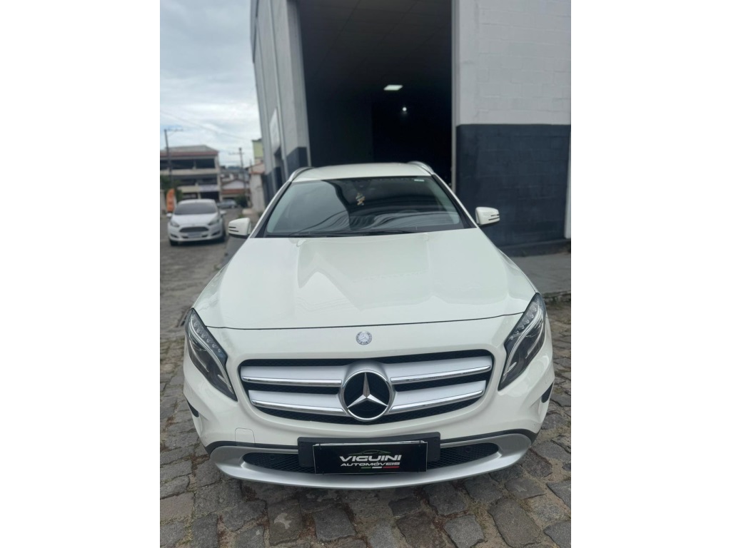MERCEDES-BENZ GLA 200