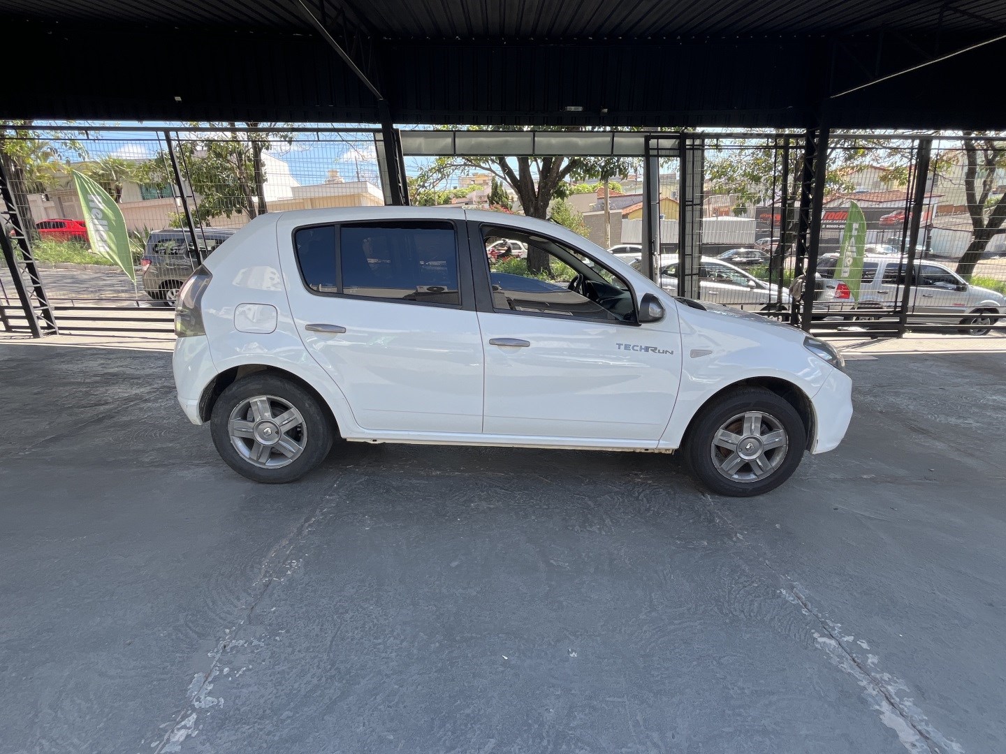 Imagem 6 de Renault SANDERO1.0 EXPRESSION 16V FLEX 4P MANUAL 2014