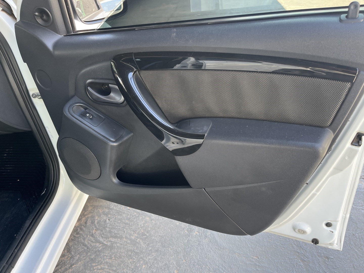 Imagem 9 de Renault SANDERO1.0 EXPRESSION 16V FLEX 4P MANUAL 2014