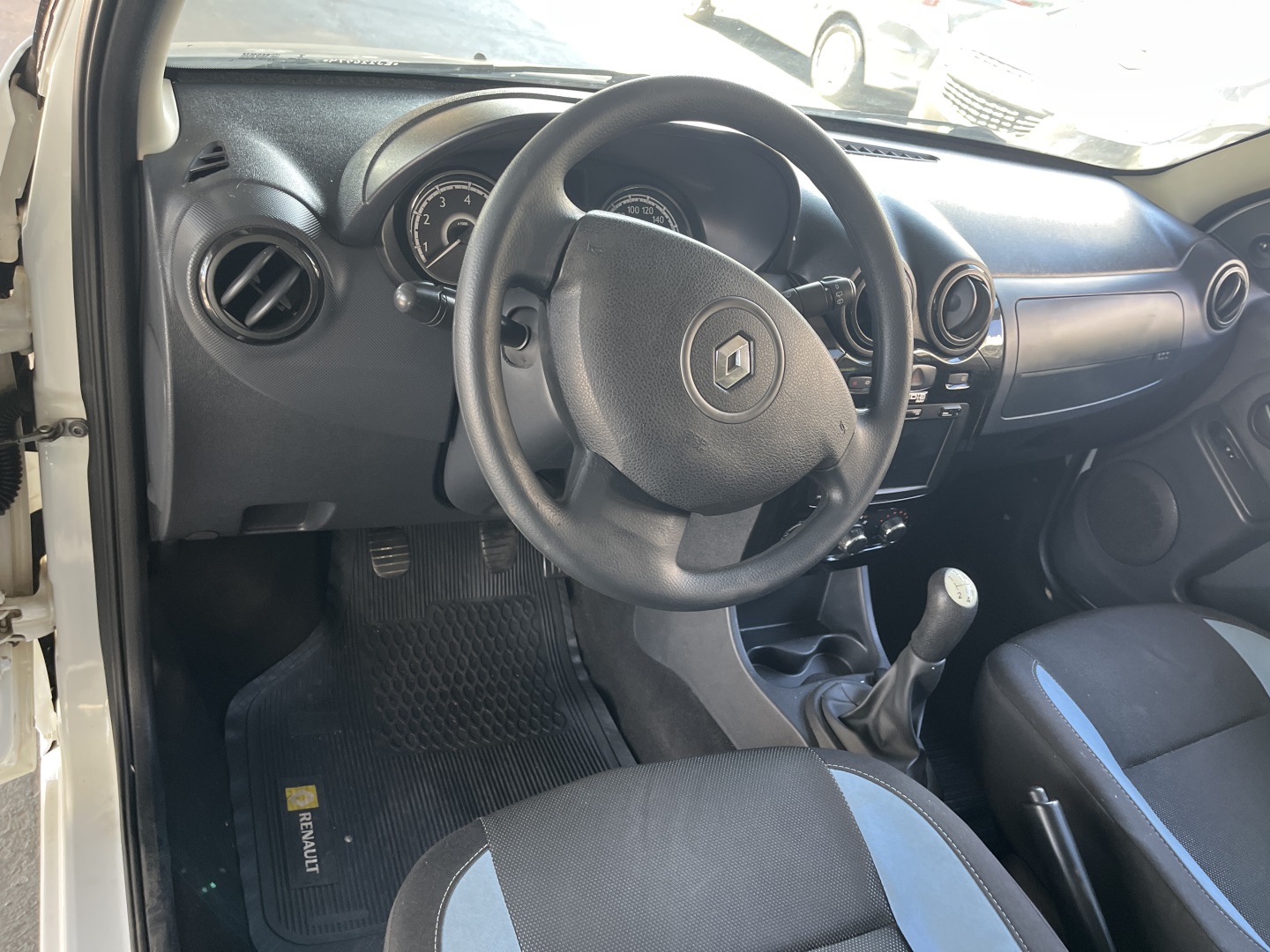 Imagem 10 de Renault SANDERO1.0 EXPRESSION 16V FLEX 4P MANUAL 2014