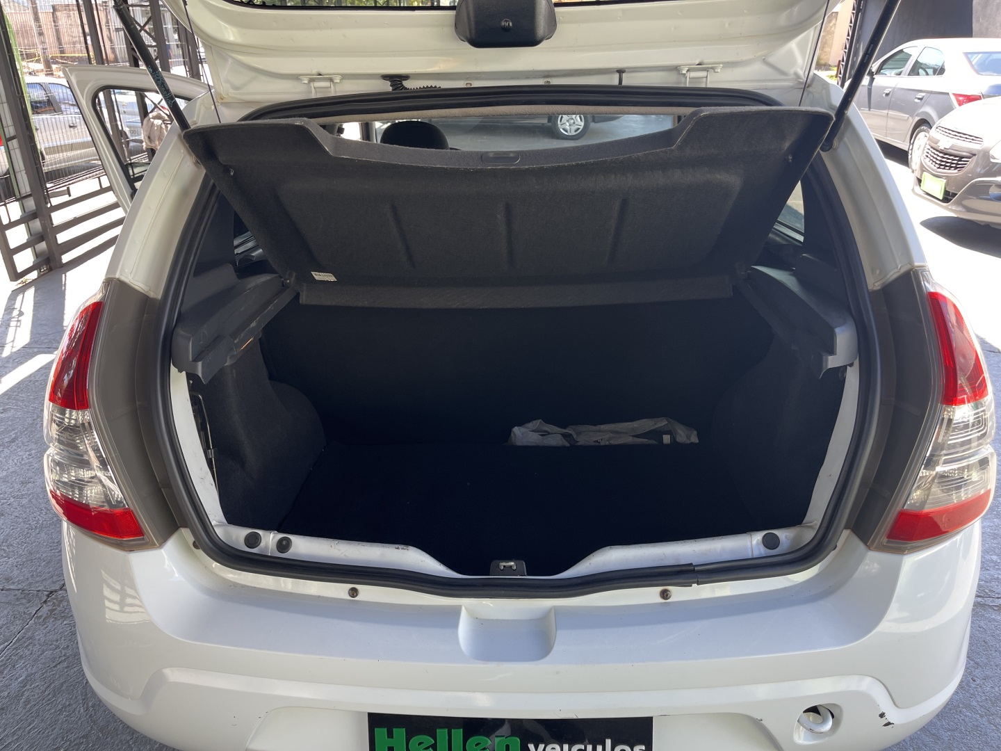 Imagem 12 de Renault SANDERO1.0 EXPRESSION 16V FLEX 4P MANUAL 2014