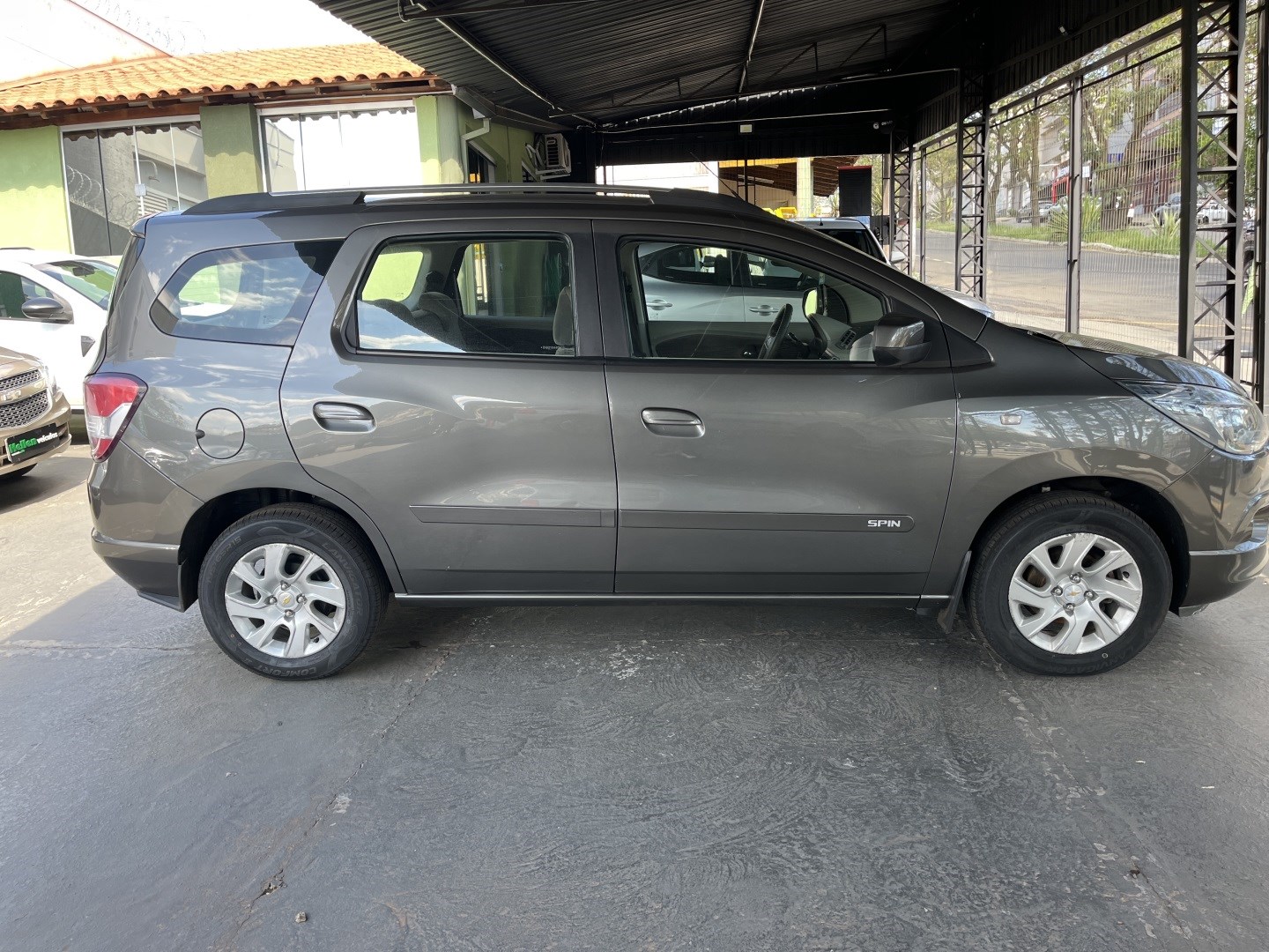 Imagem 2 de CHEVROLET SPIN1.8 LTZ 8V FLEX 4P MANUAL 2013