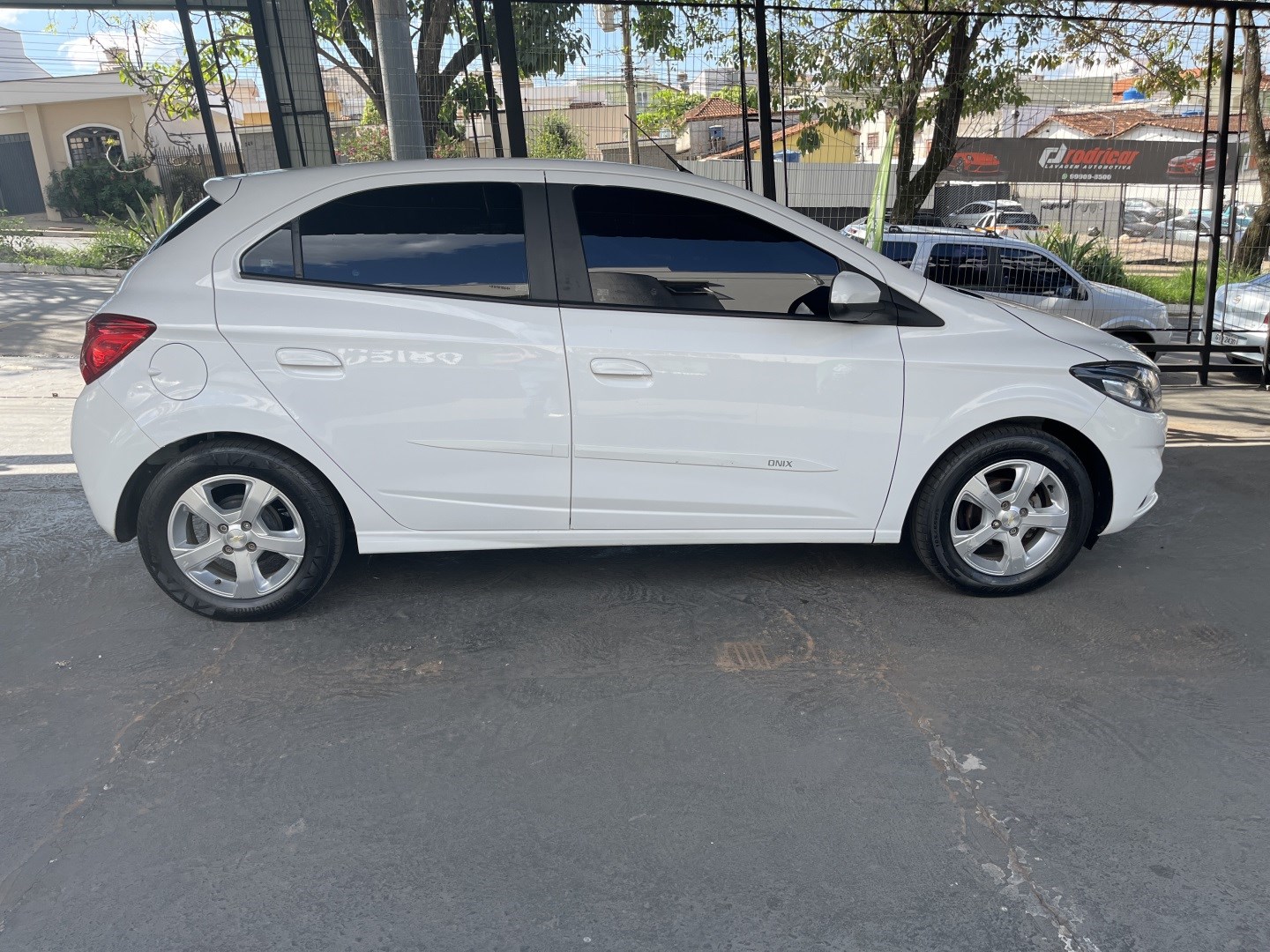 Imagem 2 de CHEVROLET ONIX1.4 MPFI LT 8V FLEX 4P MANUAL 2019