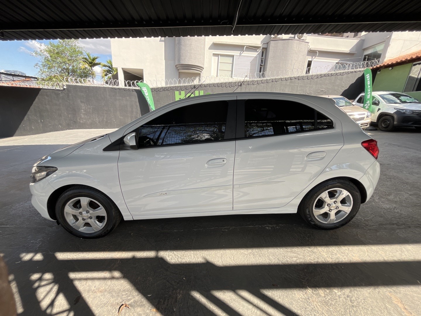 Imagem 3 de CHEVROLET ONIX1.4 MPFI LT 8V FLEX 4P MANUAL 2019