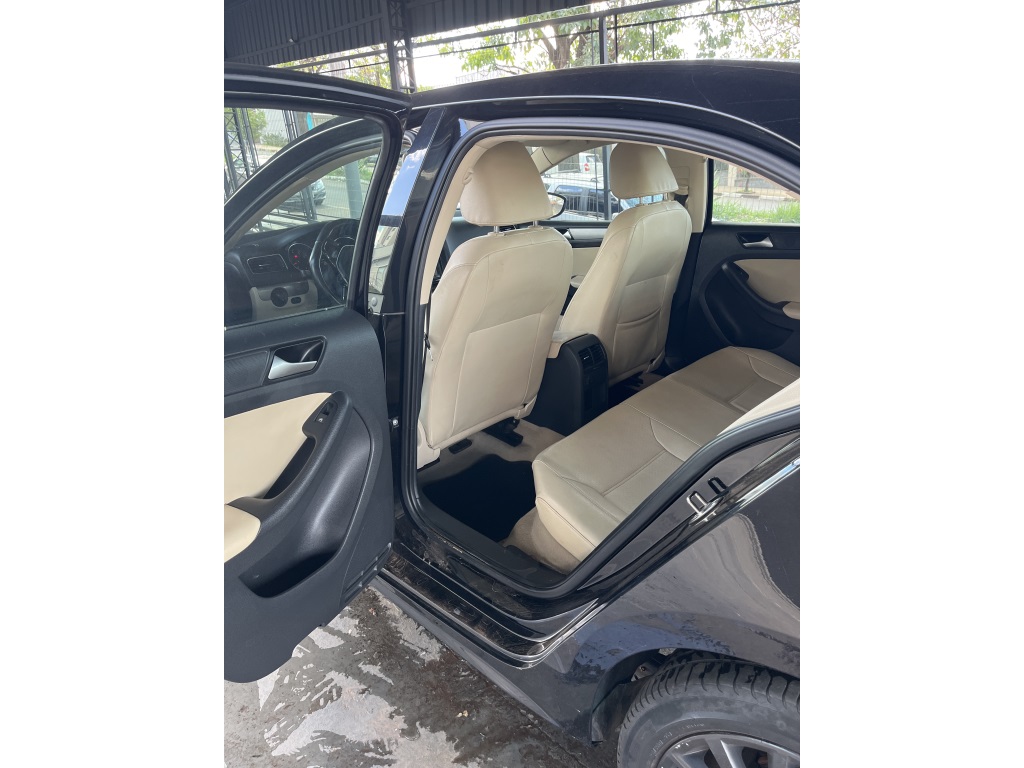 Imagem 8 de VOLKSWAGEN JETTA1.4 16V TSI COMFORTLINE GASOLINA 4P TIPTRONIC 2016