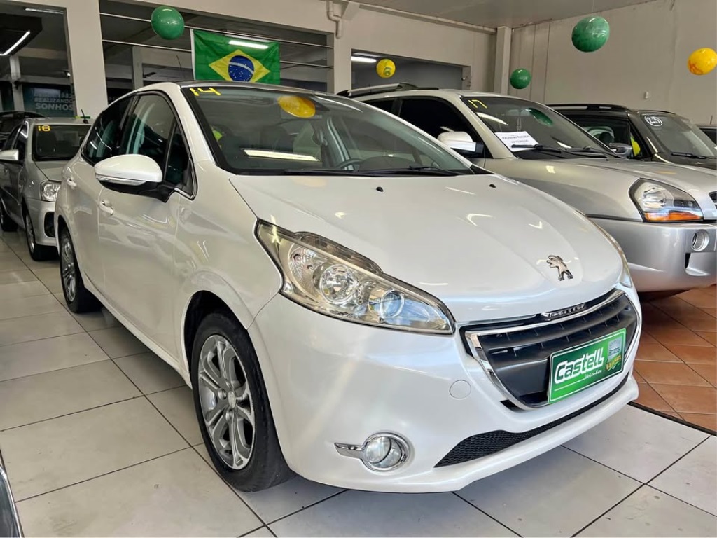 PEUGEOT 208